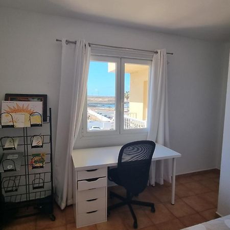 Gilda: Beautiful Spacious Apartment. Seaview From Rooftop Terrace Corralejo Esterno foto